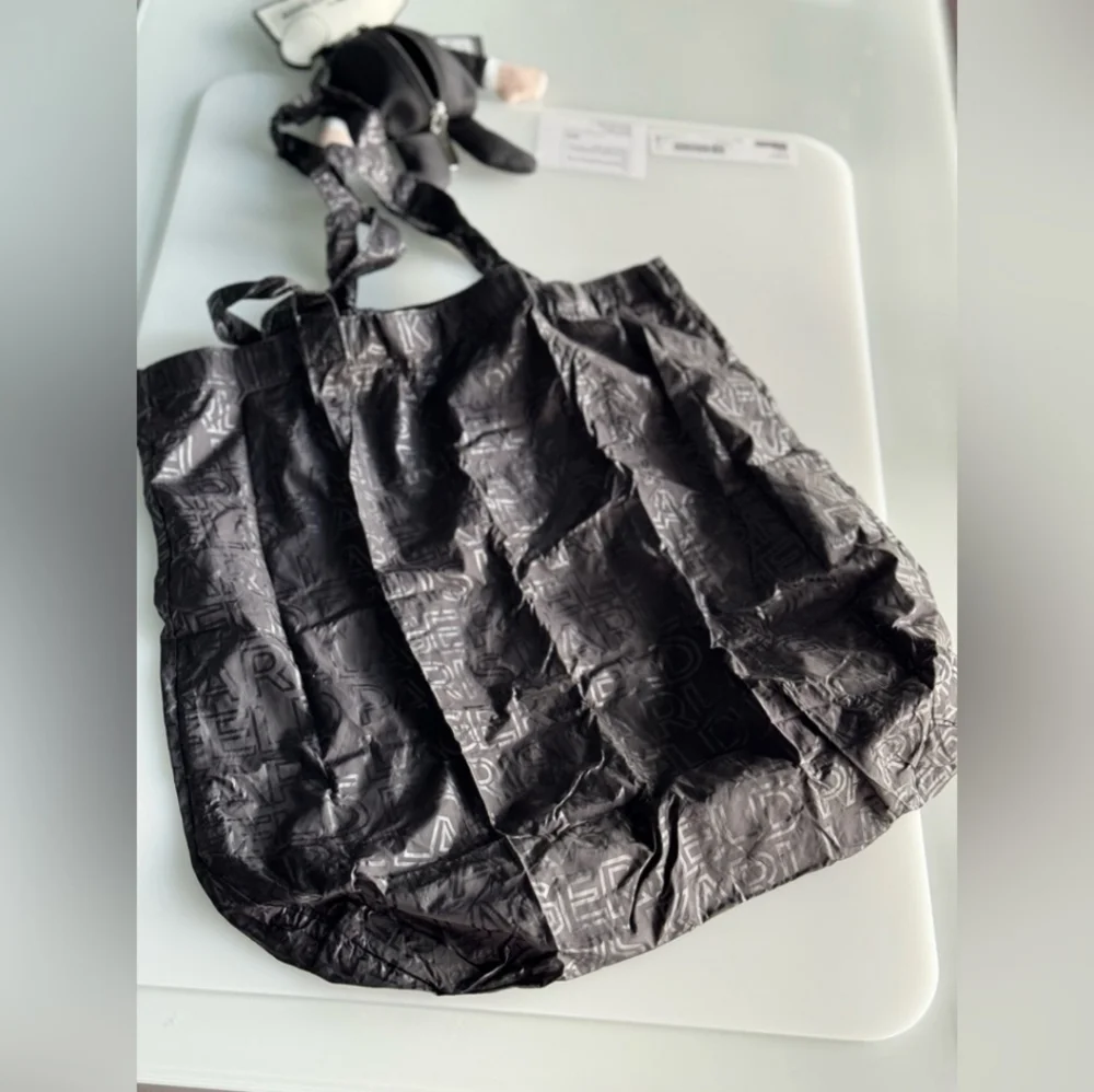 NWT Karl Lagerfeld tote keychain - Picture 6 of 6